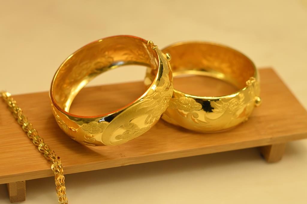 Złota biżuteria – jak najlepiej ją czyścić?