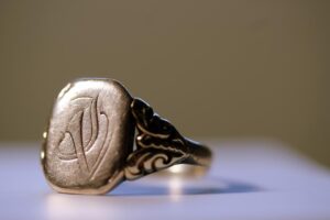 masywny pierścionek srebrny klasyczny